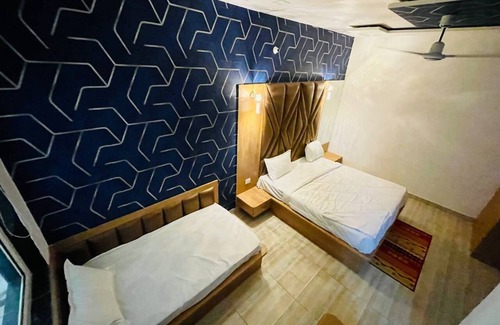 Mathura Hotel | Hotel B P Emerald