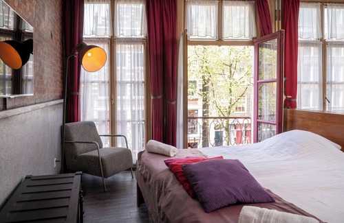 Red Light District Hotel | Hotel & bar Royal taste Amsterdam