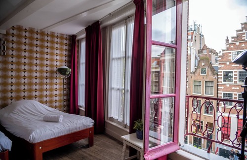Red Light District Hotel | Hotel & bar Royal taste Amsterdam