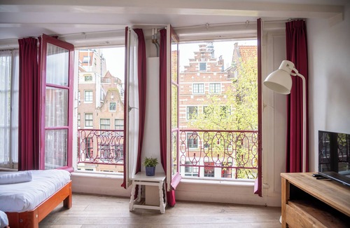 Red Light District Hotel | Hotel & bar Royal taste Amsterdam
