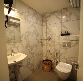 Agara Hotel | Hotel Bilton Wilson Garden Near Nimhans Hospital