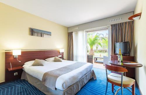 Saint-Raphael Hotel | Hotel Brise de Mer - Piscine intérieure & extérieure