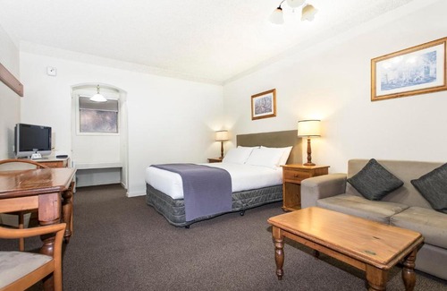 Mount Waverley Hotel | Hotel Bruce County