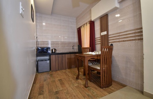 Kamothe Hotel | Hotel Candor Amigo