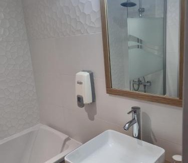 L'Isle-sur-la-Sorgue Hotel | Hotel Cantosorgue