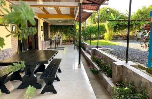 Quimbaya Cama Y Desayuno | Hotel Casa campestre HH