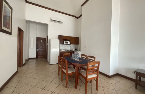 Monterrico Hotel | Hotel Cayman Suites