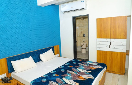 Halvad Casa | HOTEL CENTER POINT GUEST HOUSE