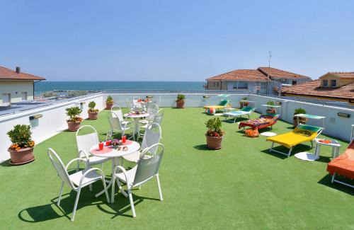 Torre Pedrera Hotel | Hotel Ciondolo D'Oro 5 minuti da Rimini Fiera CON PARCHEGGIO INCLUSO