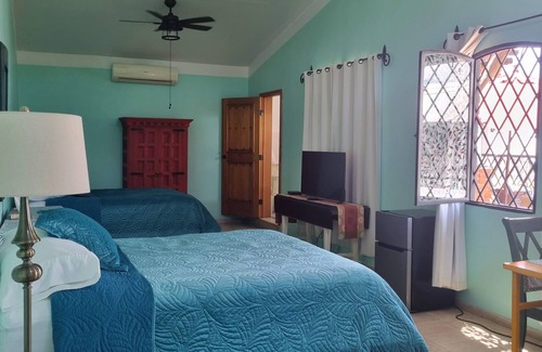 La Paz Cama Y Desayuno | Hotel con Encanto, de Trato Personalizado, Habitaciones Amplias, con Estilo!