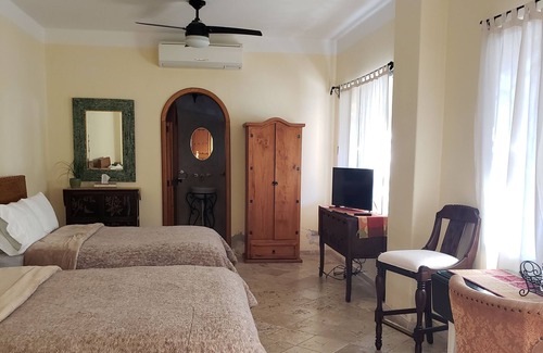 La Paz Cama Y Desayuno | Hotel con Encanto, de Trato Personalizado, Habitaciones Amplias, con Estilo!