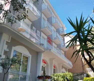 Cattolica Hotel | Hotel Corallo Garnì