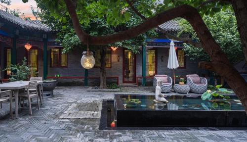 Wangfujing Shopping Area Hotel | Hotel Cote Cour Deductive Beijing - Quadrangle close to Tiananmen Square & Forbidden City & Nanluoguxiang, Walk to Wangfujing, English speaking, Free WiFi, Free Laundry, Free Wonton & Noodles with Tour ticket service, Free selfies with ancient costume
