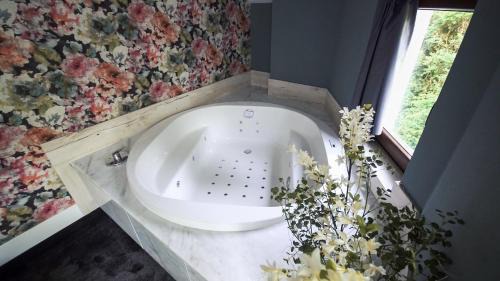 Santillana del Mar Hotel | Hotel Cuevas - Adults Only