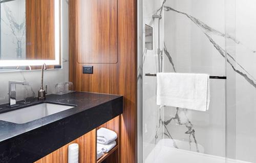 Dwarka Hotel | Hotel De Gross infinity Free convention Centre Drop