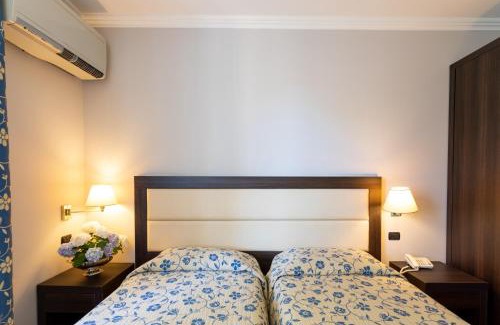 Angera Hotel | Hotel Dei Tigli
