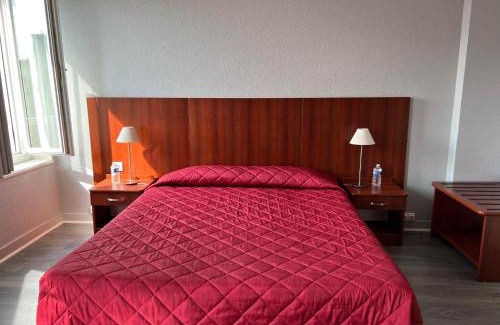 Deauville City Centre Hotel | Hotel des Sports
