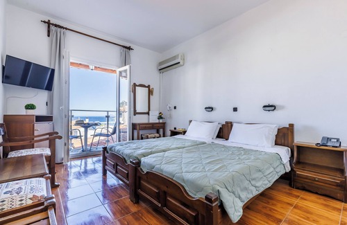 Skopelos Hotel | Hotel Dionyssos