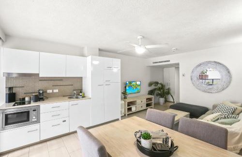 Palm Cove Casa | Hotel Drift 4202