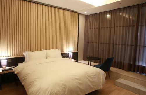 Gyo-dong Hotel | Hotel East9