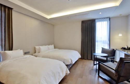 Gyo-dong Hotel | Hotel East9