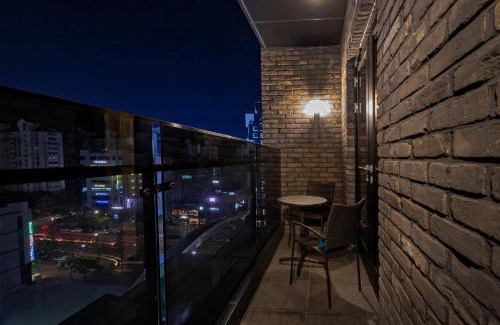 Gyo-dong Hotel | Hotel East9