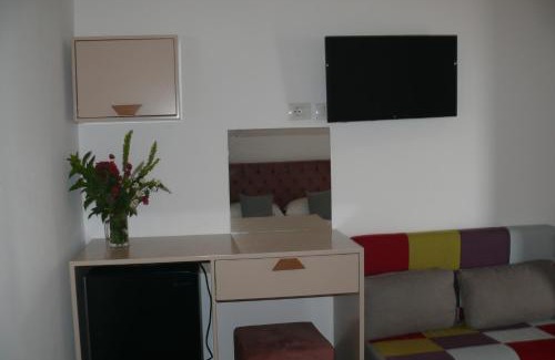 Qazim Pali Apartamento | Hotel Erviliano