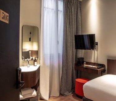 Saint-Vincent-de-Paul Hotel | Hotel Flanelles Paris