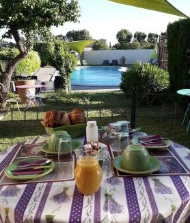 Saumane-de-Vaucluse Hotel | Hotel Font De Lauro