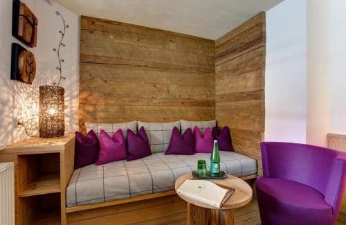 Sankt Anton am Arlberg Hotel | Hotel Garni - Restaurant Kaminstube