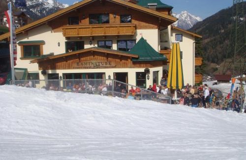 Sankt Anton am Arlberg Hotel | Hotel Garni - Restaurant Kaminstube
