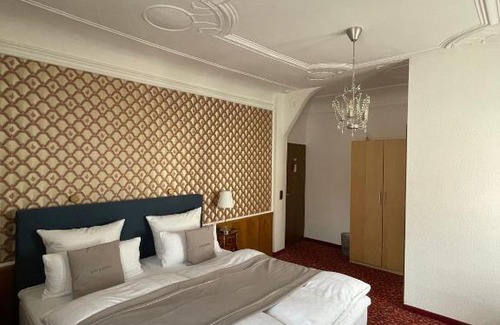 Bad Urach Cama Y Desayuno | Hotel Garni Ratstube