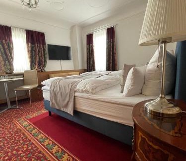 Bad Urach Cama Y Desayuno | Hotel Garni Ratstube