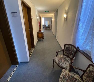 Bad Urach Cama Y Desayuno | Hotel Garni Ratstube