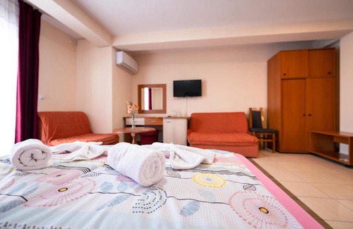 Ohrid Cama Y Desayuno | Hotel Holiday-M