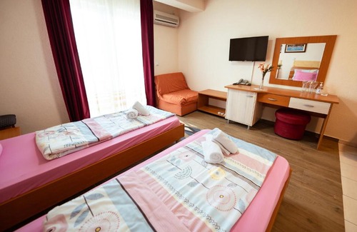 Ohrid Cama Y Desayuno | Hotel Holiday-M
