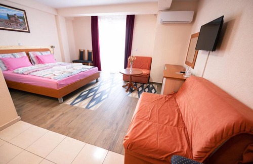 Ohrid Cama Y Desayuno | Hotel Holiday-M