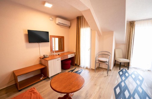 Ohrid Cama Y Desayuno | Hotel Holiday-M
