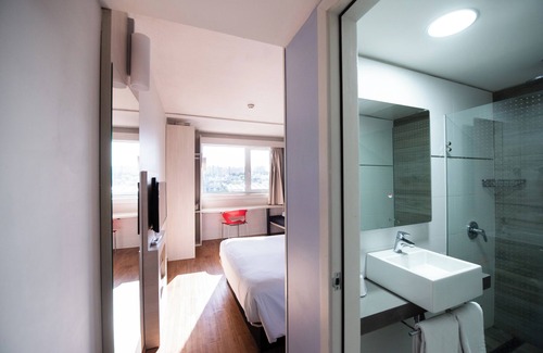 Montevideo Hotel | Hotel ibis Montevideo Rambla