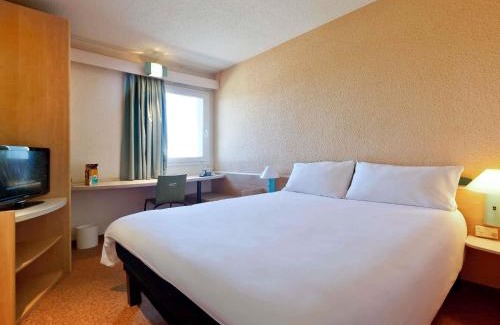 Santa Maria da Feira Hotel | Hotel ibis Porto Sul Europarque