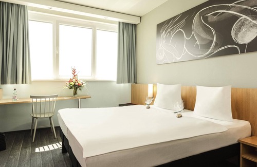 Schwechat Hotel | Hotel ibis Vienna Airport
