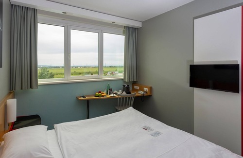 Schwechat Hotel | Hotel ibis Vienna Airport