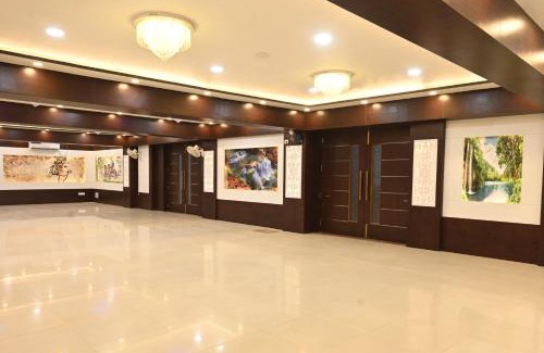 Sigra Hotel | Hotel Jhanki Residency Near Kashi Temple
