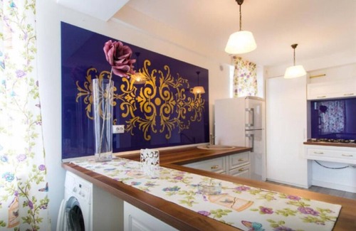 Galati Apartamento | Hotel Jolie Apartments - One-Bedroom Queen Suite with Sofa Bed