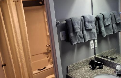 Livingston Apartamento | Hotel King Beds Studio 122 Hot Tub