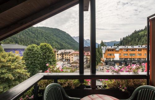 Madonna di Campiglio Hotel | Hotel La Baita
