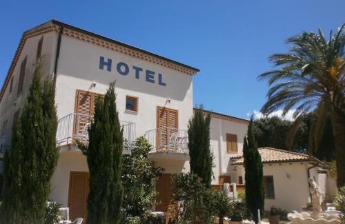 Le Lavandou Hotel | Hotel La Bastide
