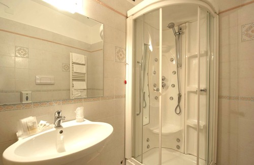 Roccacasale Hotel | Hotel Le Ginestre
