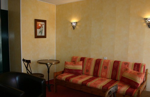 Pradelles Hotel | HOTEL ** RESTAURANTE LE PONANT