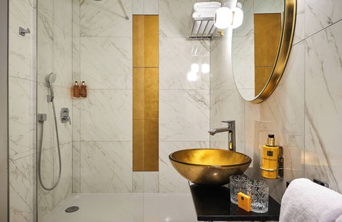 Notre-Dame Hotel | Hotel Le Versailles